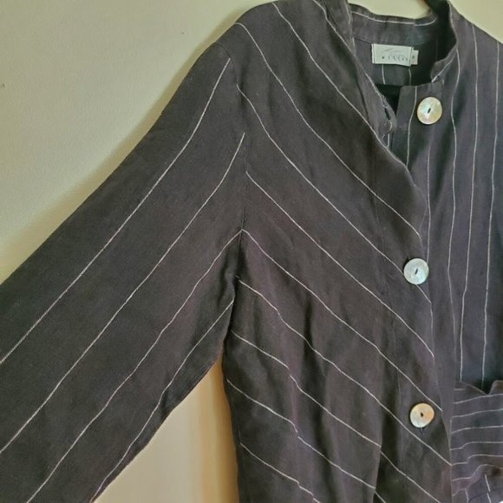 Willow Linen Oversized Lagenlook Button Down Tp - Picture 3 of 6
